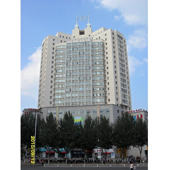 4、新天地購(gòu)物廣場(chǎng)     電梯28臺(tái)，其中包括客梯、觀(guān)光梯、自動(dòng)扶梯、貨梯